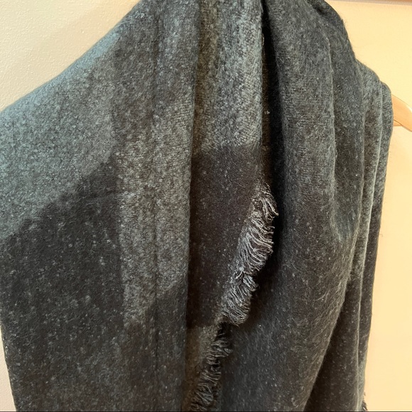 Urban Outfitters Blanket Scarf - Picture 2 of 4